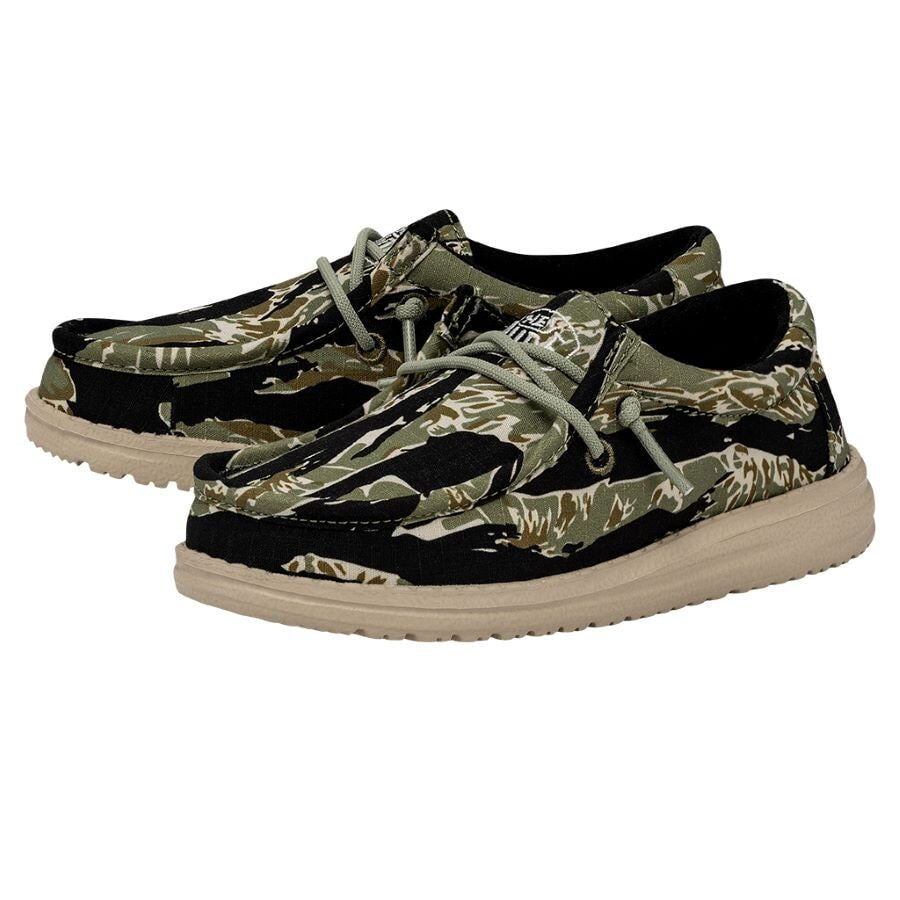 Youth on sale camo shoes